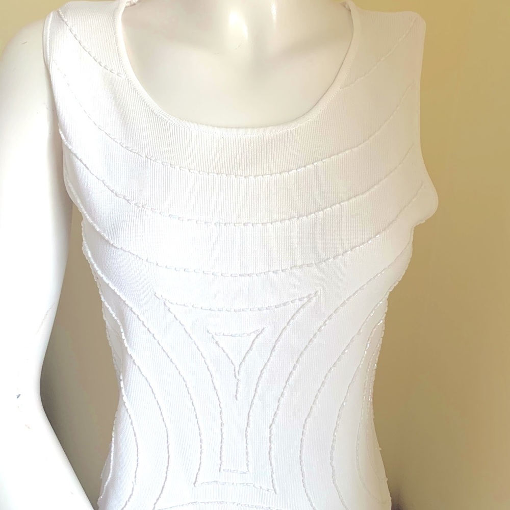 Beautiful White rayon Knit Tank Top Sparkling White Beaded pattern Front US M